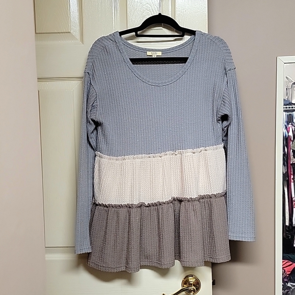 Soft thermal looking shirt. Very light and soft